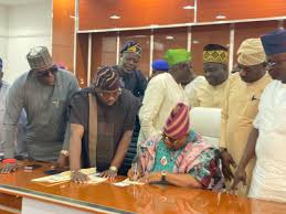 Adeleke signs N427bn 2025 appropriation bill into law 